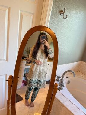 Women’s brand new Indian Pakistani desi traditional outfit size small medium 2pc